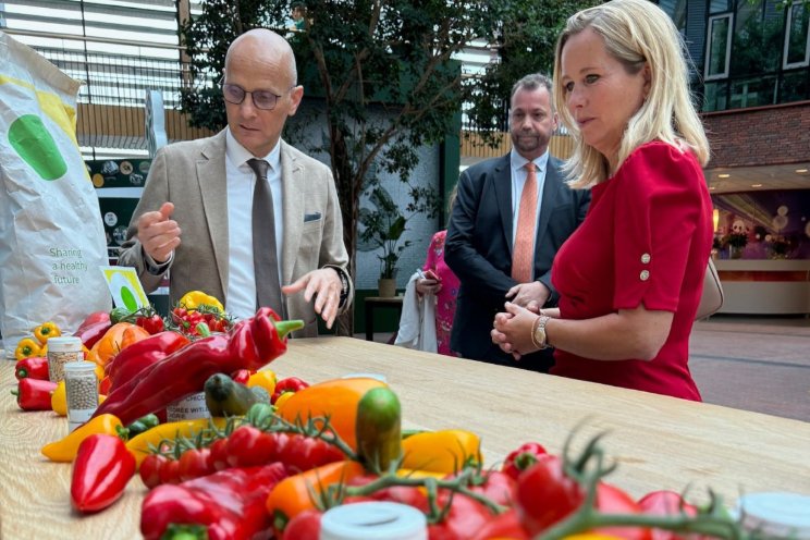 Minister Klever onder indruk van Rijk Zwaan