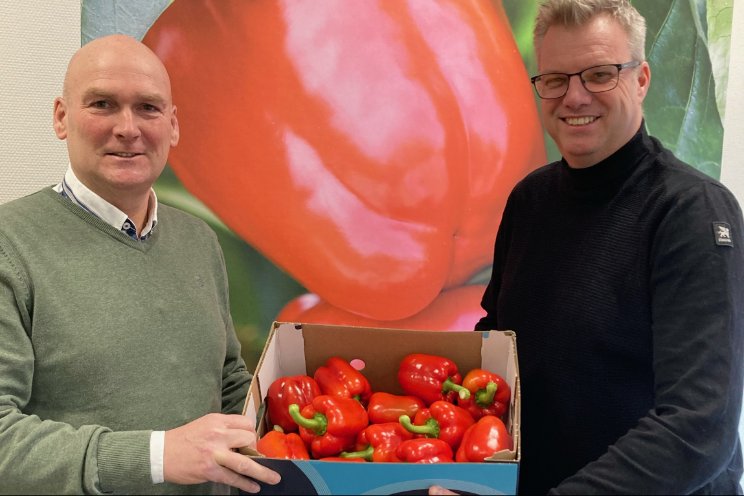 Eerste rode paprika voor het goede doel geveild