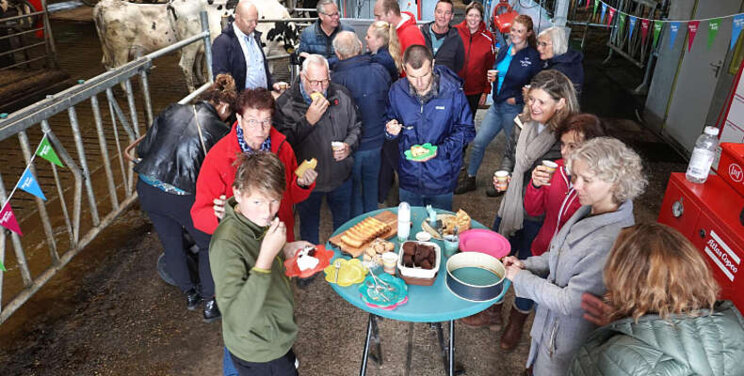 Honderden buren op de koffie bij boeren en telers 