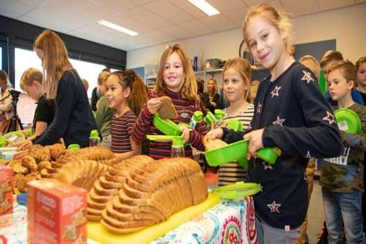 Kinderen eten gezonder door gezonde schoollunch